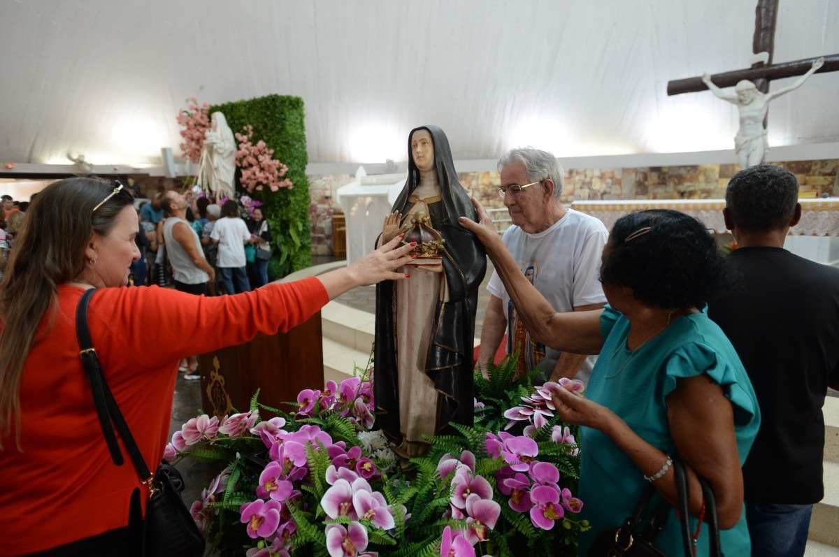 As missas em homenagem à Santa Edwiges começaram às 6h e foram até a noite