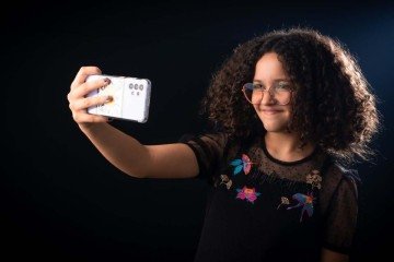 Valentina, 12 anos, une o amor pela arte e pela tecnologia -  (crédito: John Ferreira/Estúdio Black-se)
