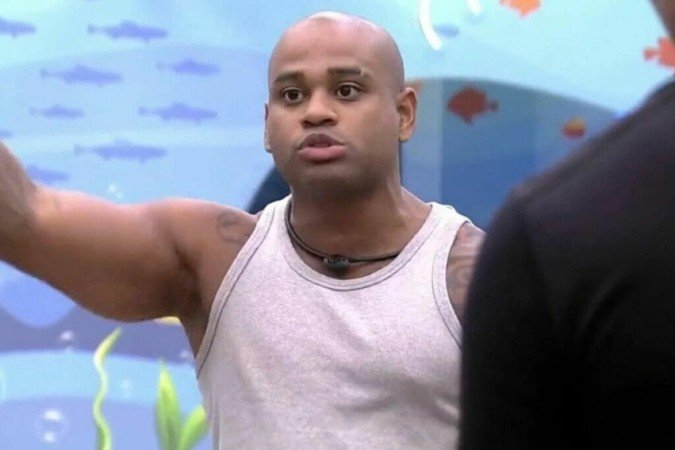 A Fazenda 15: Cezar Black surta e reclama da produção; entenda -  (crédito: Observatorio dos Famosos)