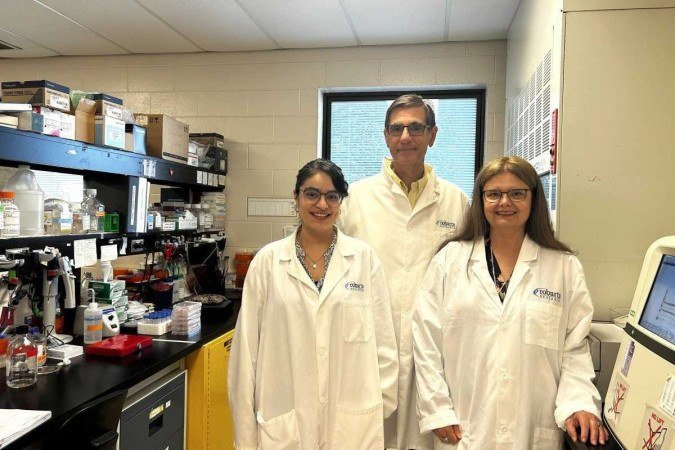 Liliana German-Castelan, Marco Prado e Vania Prado no laboratório da pesquisa - (crédito: Western University) Liliana German-Castelan, Marco Prado e Vania Prado no laboratório da pesquisa - (crédito: Western University)