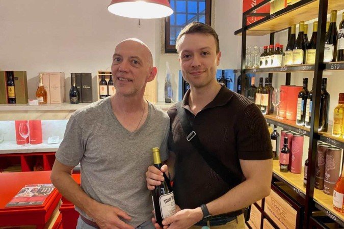  Martin Mass, engenheiro, morador de São Leopoldo (RS), com o filho Julius Feitosa Maass, na Enoteca Cartuxa.