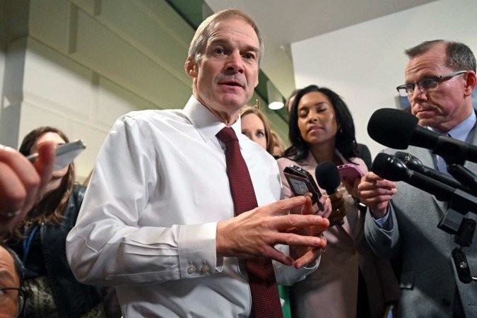 O congressista Jim Jordan, muito próximo a Donald Trump, é atualmente o único candidato republicano no jogo -  (crédito: SAUL LOEB / AFP)