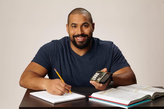 Conheça jogador que saiu da NFL para ser professor de matemática