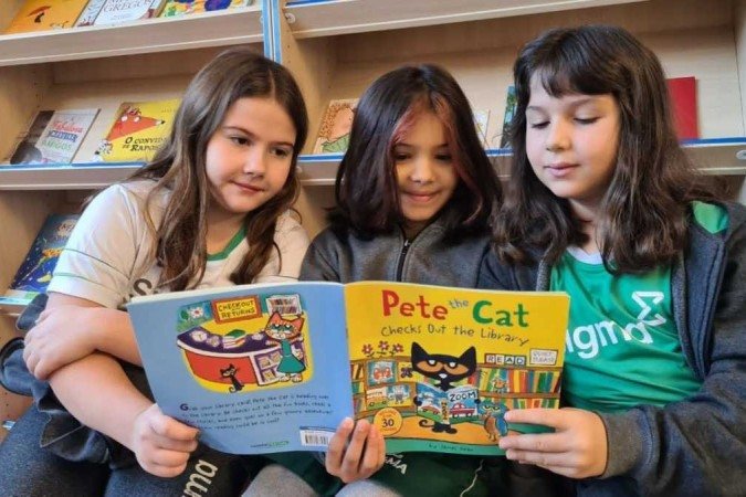 Leitura em diferentes idiomas estimula a formação bilíngue - (crédito: Sigma/Divulgação) Leitura em diferentes idiomas estimula a formação bilíngue - (crédito: Sigma/Divulgação)