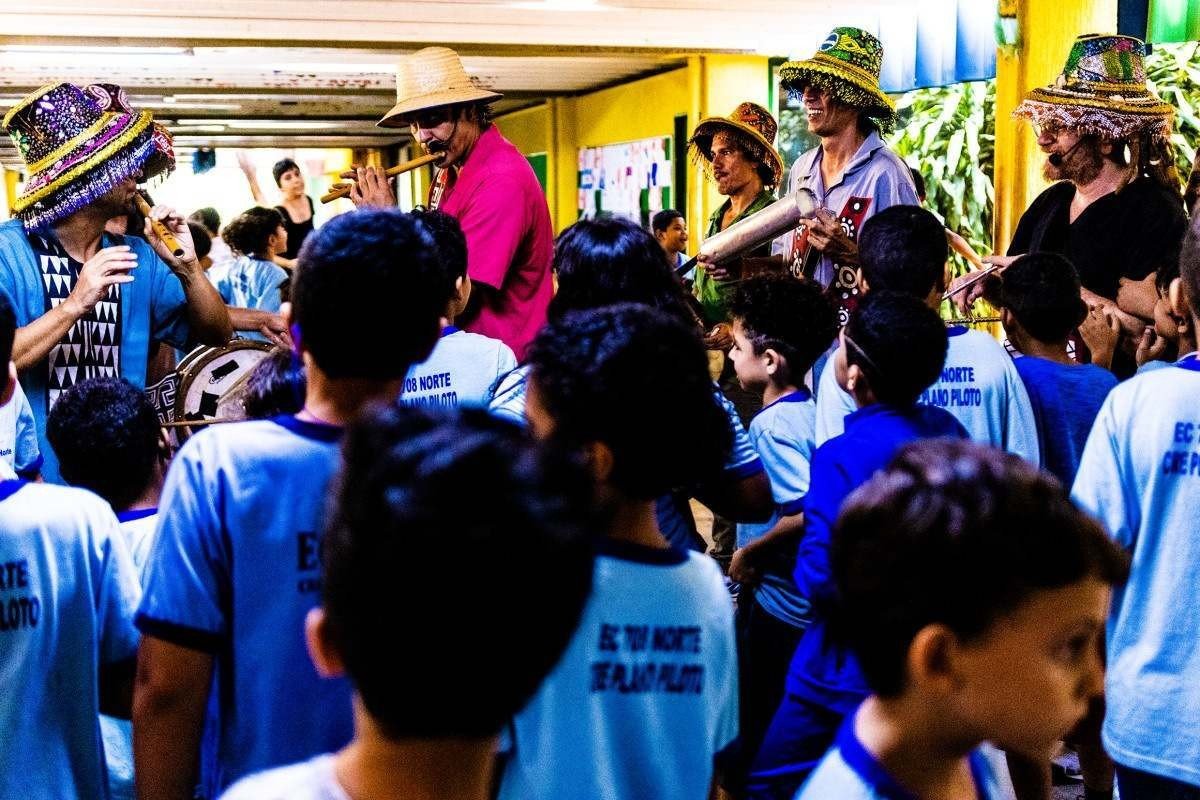Pé de Cerrado realiza apresentações em escolas do DF