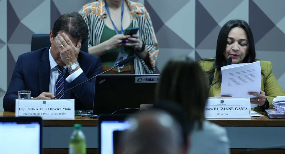 CPMI 8/1: comissão aprova relatório que pede indiciamento de Bolsonaro