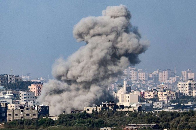 Foto feita a partir de Sderot, no sul de Israel, mostra ataque aéreo no norte de Gaza - (crédito: Jack Guez/AFP) Foto feita a partir de Sderot, no sul de Israel, mostra ataque aéreo no norte de Gaza - (crédito: Jack Guez/AFP)