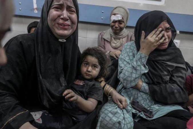 Os feridos do hospital Al-Ahli foram levados para outra clínica próxima - (crédito: Getty Images) Os feridos do hospital Al-Ahli foram levados para outra clínica próxima - (crédito: Getty Images)