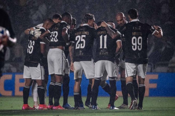 O Vasco continua fazendo de São Januário o palco predileto para o distanciamento do Z4 no Brasileirão -  (crédito: Jogada10)