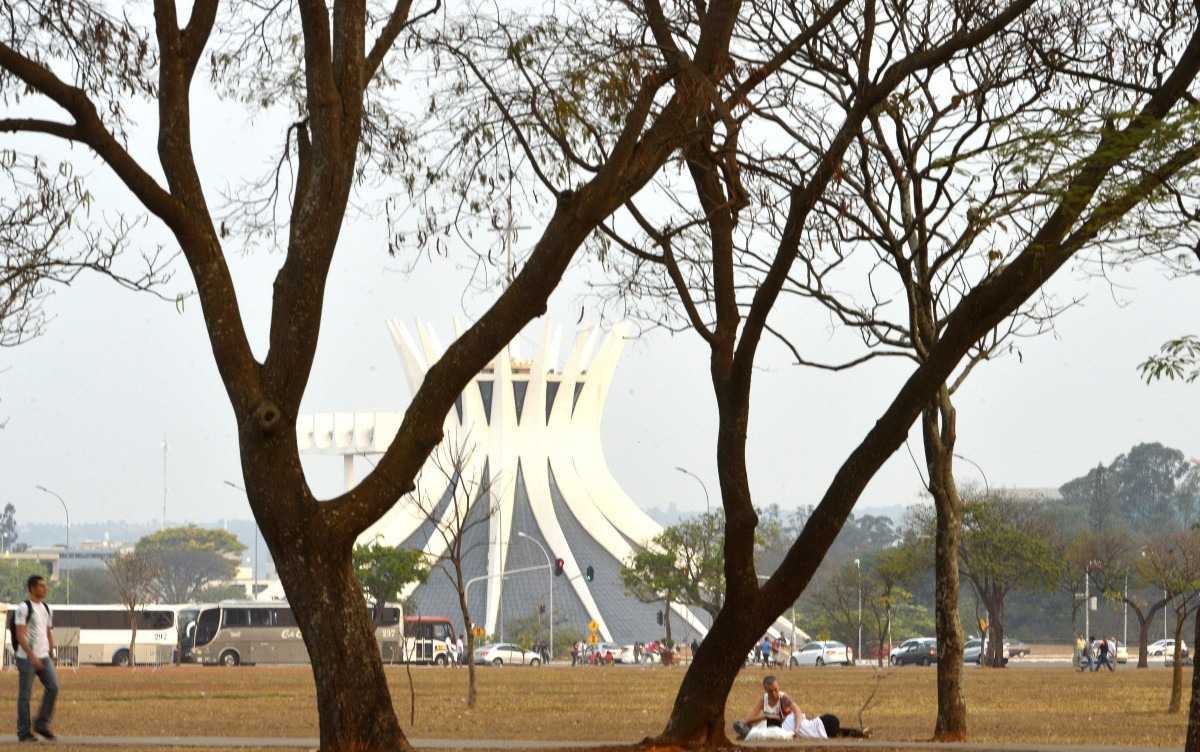 Fim de semana abafado, com calor e chuvas isoladas no DF, prevê Inmet