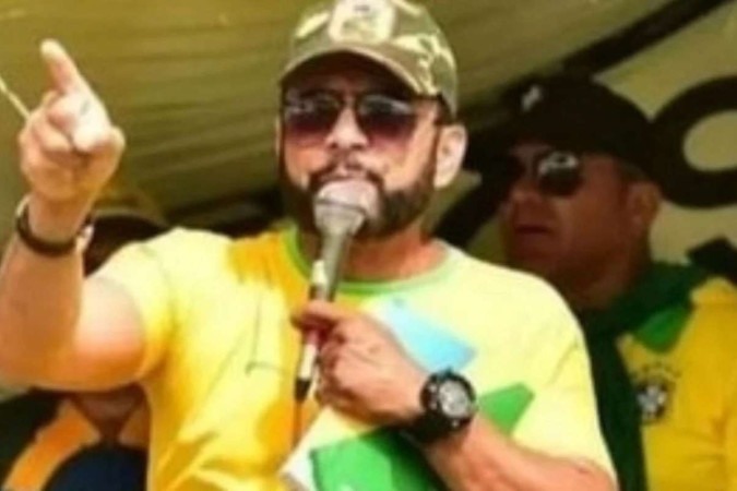 Major Claudio Mendes dos Santos incitou atos antidemocráticos em frente ao QG do Exército -  (crédito: Reprodução/Redes sociais)