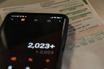 A isenção total será garantida para famílias com renda mensal de até meio salário mínimo por pessoa e que consumam até 80 kWh por mês. A estimativa é que cerca de 16 milhões de pessoas em a receber energia elétrica gratuitamente -  (crédito:  Kayo Magalhães/CB/D.A Press)