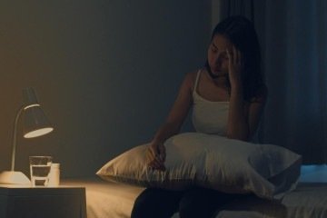 Aqueles com sintomas depressivos tinham um terço mais probabilidade de também dormirem pouco  -  (crédito: tirachardz no Freepik)