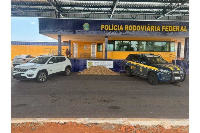 A PRF contabilizou 500 pacotes de maconha apreendidos. -  (crédito: Divulgação/PRF)