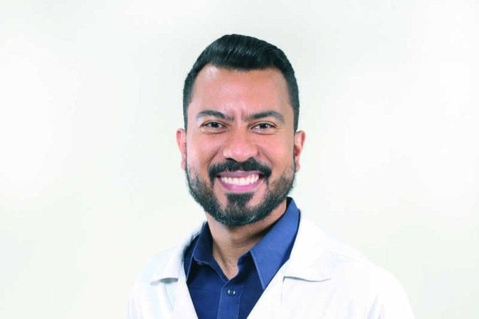 O dermatologista André Moreira foca em pessoas pretas