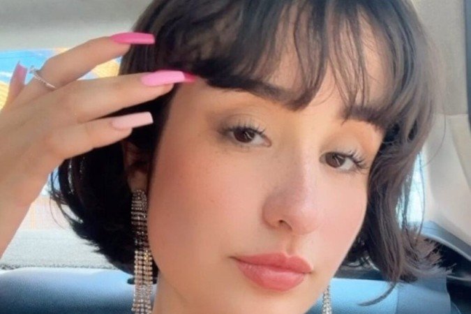 A jovem também postou um vídeo contando aos seguidores como foi receber seu troféu de 500 mil reais de faturamento. - (crédito: Reprodução/Instagram) A jovem também postou um vídeo contando aos seguidores como foi receber seu troféu de 500 mil reais de faturamento. - (crédito: Reprodução/Instagram)