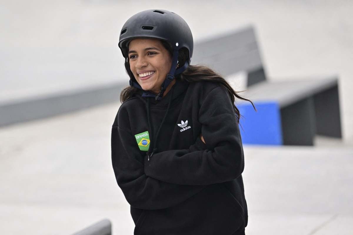 A brasileira Rayssa Leal comemora a vitória na final do skate street feminino dos Jogos Pan-Americanos Santiago 2023, na Esplanada Esportiva Urbana do Parque Esportivo do Estádio Nacional de Santiago, no dia 21 de outubro de 2023.       