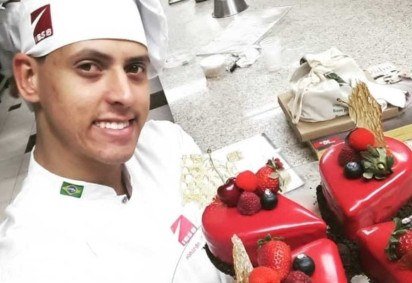 Criado em Planaltina, Leonardo Galvão faz sucesso em Portugal com as receitas da mãe. Antes de conquistar o emprego dos sonhos, viveu saga comum a brasileiros que imigram em busca de
 -  (crédito: Arquivo pessoal)