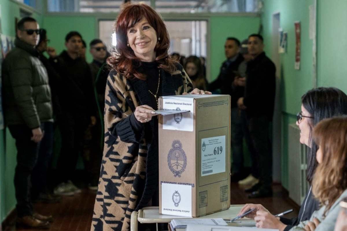 Eleições na Argentina: Kirchner vota e diz que está confiante