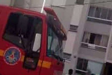 Na tarde do último dia 14/10, enquanto descansavam no quarto, Valdemilson e a mulher, Ilka Botelho Araújo de Sousa, também de 53, acordaram com o apartamento em chamas e o barulho de estalos de madeira -  (crédito: Reprodução)