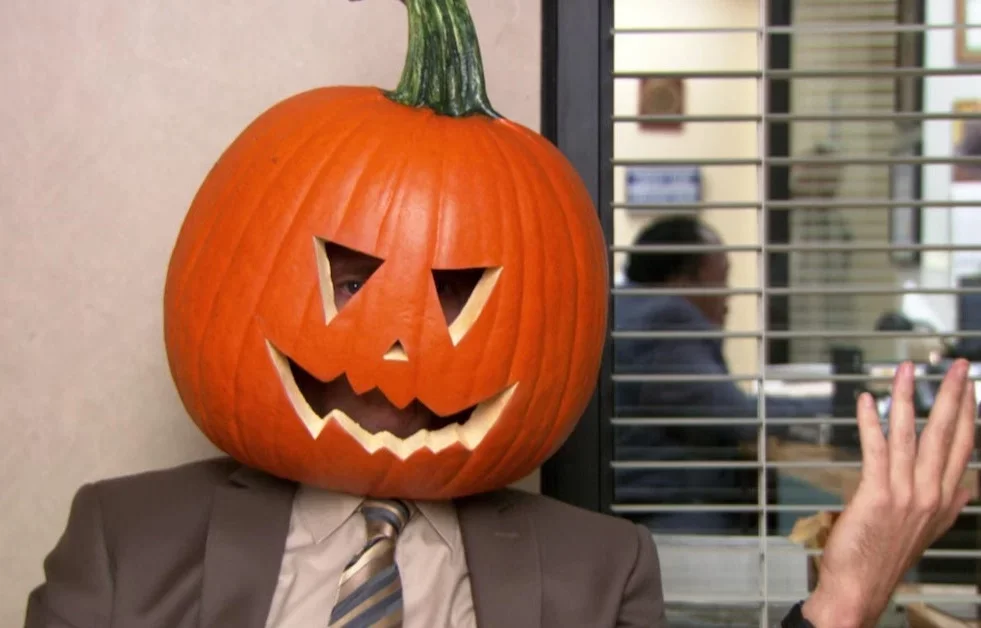 O Halloween acontece em 31 de outubro. No cinema e na TV, a bruxaria sempre foi um dos temas mais atraentes para o público. Afinal, quem não gosta de uma boa feitiçaria?  -  (crédito: Reprodução / The Office)