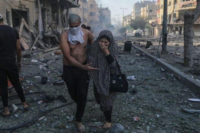 Israel segue bombardeando Gaza no domingo; Hamas diz que 55 morreram - (crédito: EPA) Israel segue bombardeando Gaza no domingo; Hamas diz que 55 morreram - (crédito: EPA)