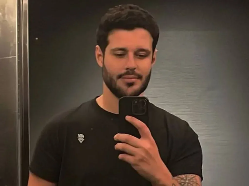 Segundo Rodrigo, em entrevista ao Gshow, a agressão pode ter sido motivada por ciúmes e contou que tem sentido dores na cabeça - (crédito: Observatorio dos Famosos) Segundo Rodrigo, em entrevista ao Gshow, a agressão pode ter sido motivada por ciúmes e contou que tem sentido dores na cabeça - (crédito: Observatorio dos Famosos)