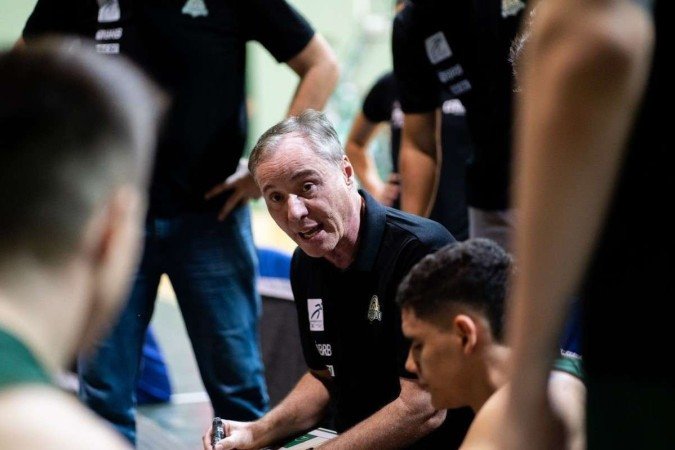 Comandados pelo técnico Régis Marrelli, alviverdes vêm de vitória expressiva por 31 pontos de diferença sobre o Brasília -  (crédito: Pedro Henrique dos Santos/Cerrado Basquete)