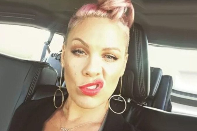 Cantora Pink revela que teve overdose com 16 anos e quase morreu