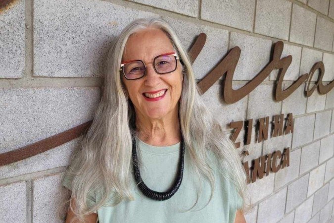Cristina Roberto em frente ao seu restaurante Cura Cozinha Orgânica