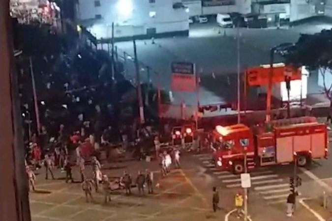 Samu e o Corpo de Bombeiros atenderam os usuários de drogas atropelados na Cracolândia - (crédito: Reprodução/X) Samu e o Corpo de Bombeiros atenderam os usuários de drogas atropelados na Cracolândia - (crédito: Reprodução/X)