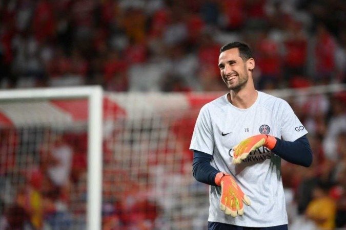 Após acidente com cavalo, em maio, goleiro Sergio Rico receberá homenagem da torcida e de companheiros do PSG em jogo da Liga dos Campeões -  (crédito: Franck Fife/AFP)