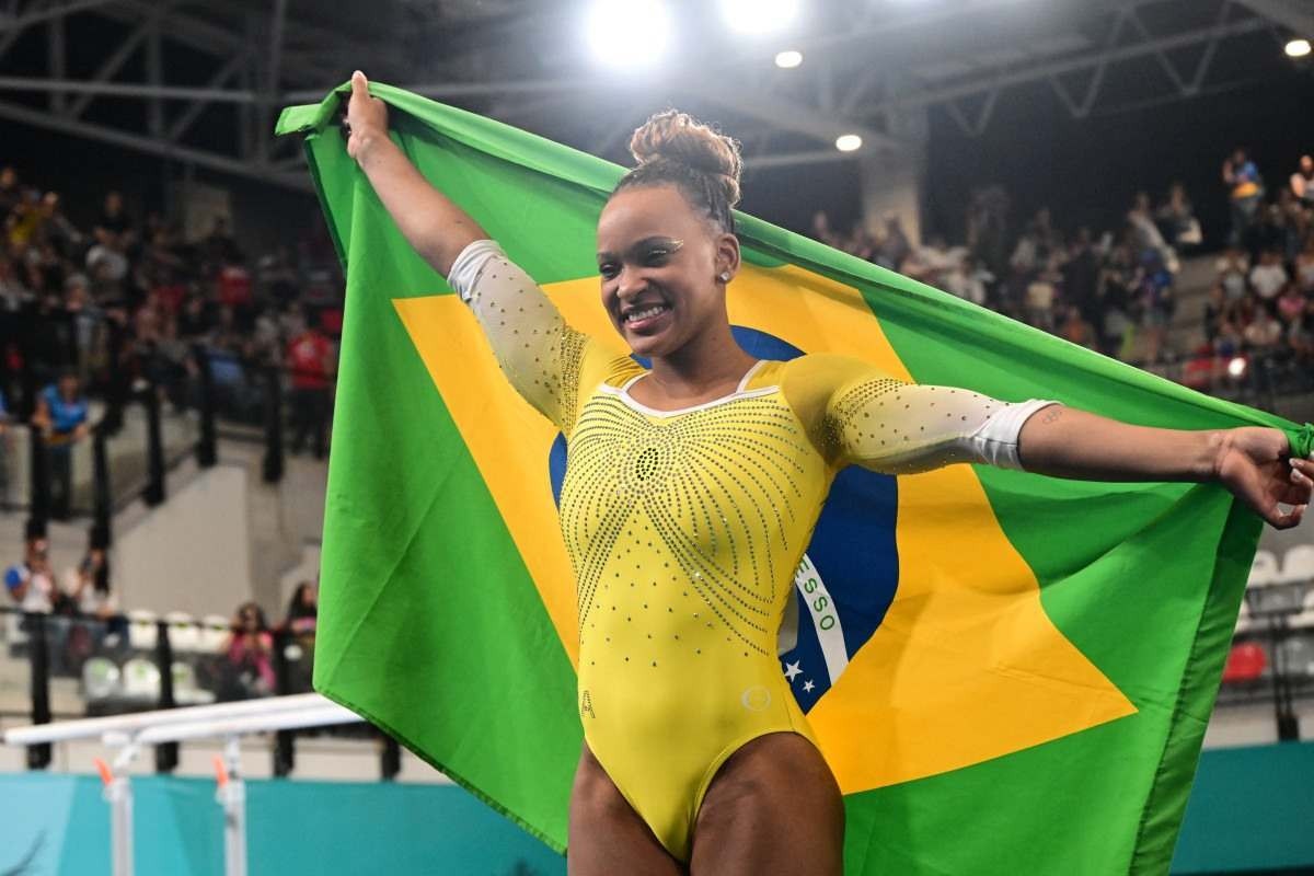 Rebeca Andrade volta a brilhar no salto e é ouro pela primeira vez no Pan