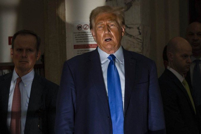 Os advogados de Trump apresentaram um recurso alegando que a ordem de silêncio parcial violava seu direito à livre expressão - (crédito: Alex Kent / AFP) Os advogados de Trump apresentaram um recurso alegando que a ordem de silêncio parcial violava seu direito à livre expressão - (crédito: Alex Kent / AFP)