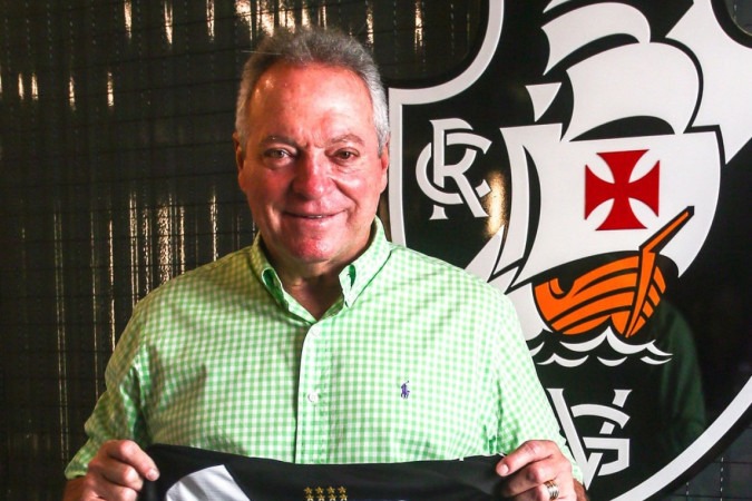 Abel Braga em sua chegada ao Vasco para ser diretor técnico, no fim de 2022 -  (crédito: Daniel Ramalho/Vasco)