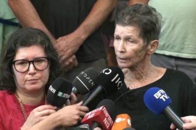 Yocheved Lifschitz conversou com a imprensa direto de um hospital em Tel Aviv, em Israel -  (crédito: BBC)