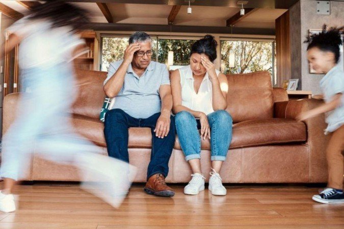 Estresse, ansiedade, exaustão e insônia são os sintomas mais comuns entre avós após longos períodos cuidando dos netos - (crédito: Getty Images) Estresse, ansiedade, exaustão e insônia são os sintomas mais comuns entre avós após longos períodos cuidando dos netos - (crédito: Getty Images)