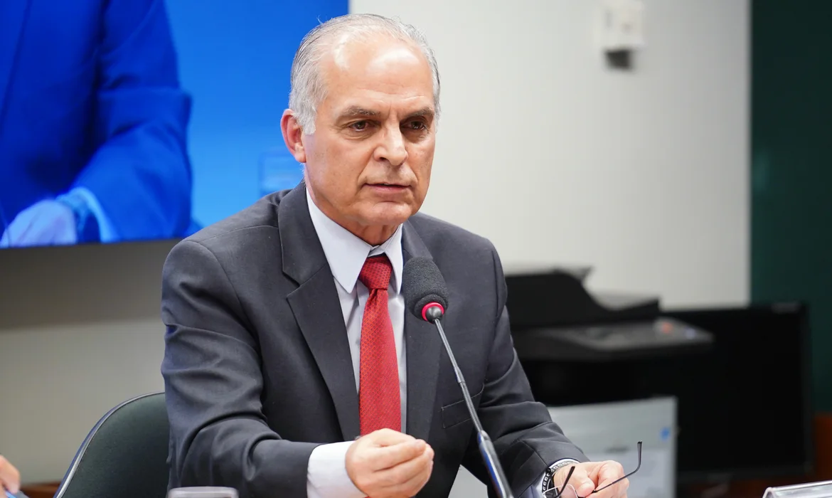 Saboia alertou, porém, que será preciso partir para novas fronteiras exploratórias a fim de evitar o declínio da produção nacional a partir de 2030. - (crédito: Pablo Valadares/Câmara dos Deputados) Saboia alertou, porém, que será preciso partir para novas fronteiras exploratórias a fim de evitar o declínio da produção nacional a partir de 2030. - (crédito: Pablo Valadares/Câmara dos Deputados)