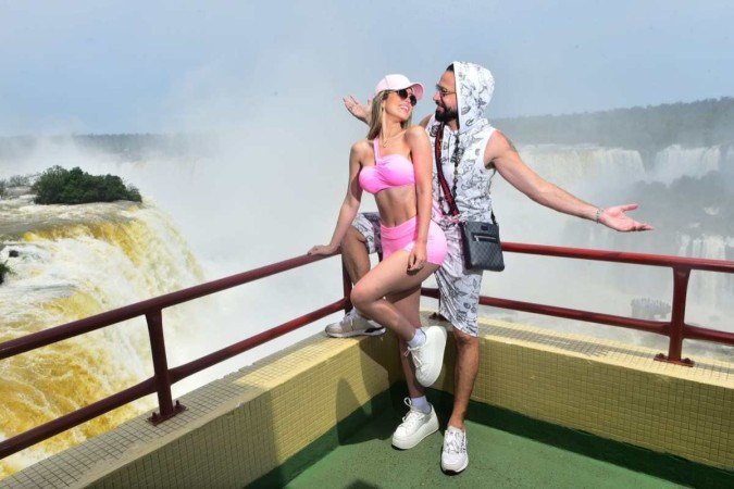 Raffa Rarbbie e Latino nas Cataratas do Iguaçu - (crédito: Gian Vytor Martins Dos Santos/ Nilmar Fernando Baze Barbosa) Raffa Rarbbie e Latino nas Cataratas do Iguaçu - (crédito: Gian Vytor Martins Dos Santos/ Nilmar Fernando Baze Barbosa)