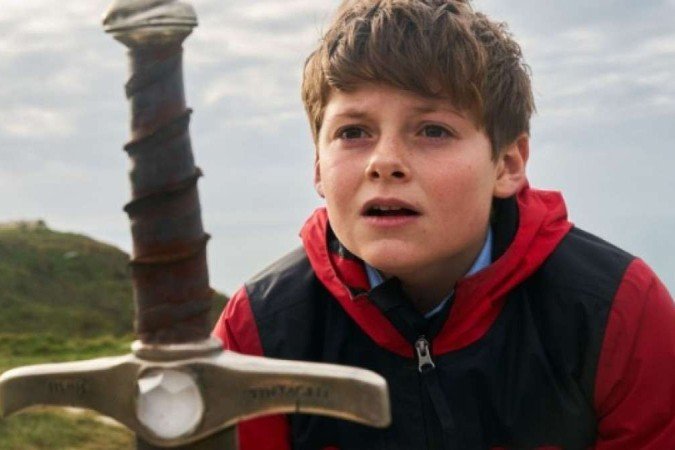 O menino que queria ser rei é estrelada por Louis George Serkis - (crédito: Disney+/Divulgação) O menino que queria ser rei é estrelada por Louis George Serkis - (crédito: Disney+/Divulgação)