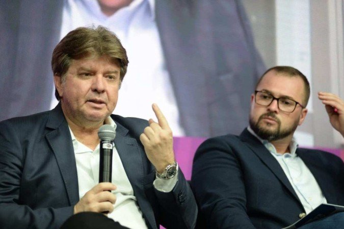 Para pneumologista (à esquerda), doenças raras precisam de atenção maior para formar profissionais de saúde qualificados no assunto
- (crédito: Minervino Júnior) Para pneumologista (à esquerda), doenças raras precisam de atenção maior para formar profissionais de saúde qualificados no assunto
- (crédito: Minervino Júnior)
