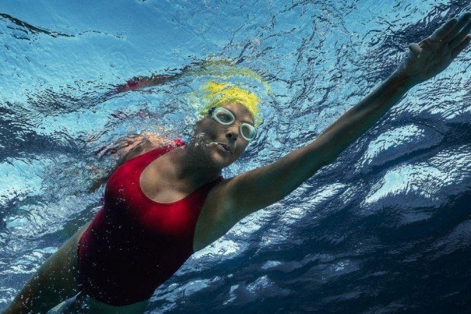 Annette Bening interpreta a nadadora Diana Nyad na adaptação da Netflix. - (crédito: Netflix) Annette Bening interpreta a nadadora Diana Nyad na adaptação da Netflix. - (crédito: Netflix)