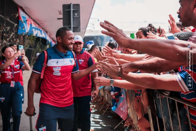 Fortaleza é abraçado pela torcida no jogo da Copa Sul-Americana