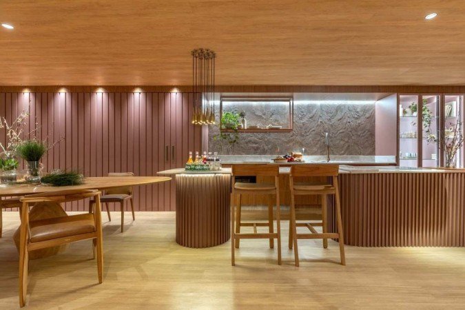 O espaço do Studio Tivi na CasaCor Brasília contou com um tom de madeira rosa glamour: elemento natural - (crédito: Arquivo Pessoal ) O espaço do Studio Tivi na CasaCor Brasília contou com um tom de madeira rosa glamour: elemento natural - (crédito: Arquivo Pessoal )