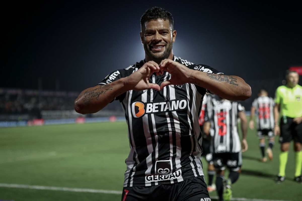 Atlético-MG bate o Bragantino e segue na briga por Libertadores