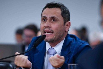 Senador recebeu apoio de familiares após vídeo no qual sinaliza sua candidatura ao governo mineiro - (crédito: EM Política) Senador recebeu apoio de familiares após vídeo no qual sinaliza sua candidatura ao governo mineiro - (crédito: EM Política)