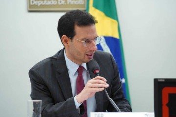 Prates promoveu alterações pontuais em seu parecer, como o cálculo do salário-hora dos trabalhadores - (crédito: Will Shutter / Câmara dos Deputados) Prates promoveu alterações pontuais em seu parecer, como o cálculo do salário-hora dos trabalhadores - (crédito: Will Shutter / Câmara dos Deputados)