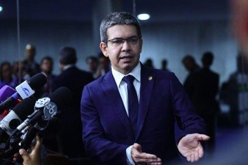  O líder do governo no Congresso Nacional, senador Randolfe Rodrigues, anunciou para amanhã a instalação da comissão mista que analisará a MP -  (crédito: Geraldo Magela/Agência Senado)