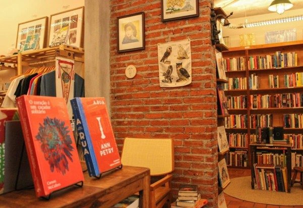  26/10/2023. Crédito: Kayo Magalhães/CB/D.A Press. Brasil.  Brasilia - DF. Dia do livro: sebos preservam histórias e exemplares únicos. Na foto, Porão, Livro & Café.  