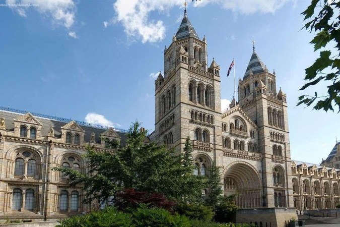  suspeito, que tinha por volta de 30 anos, ameaçou pessoas na casa na parte de Southwark da cidade -  (crédito: Reprodução/Facebook/@Natural History Museum, London)